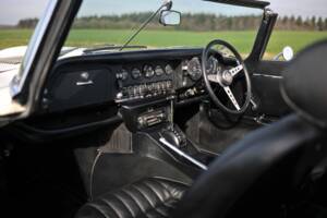 Image 13/37 de Jaguar Type E V12 (1972)
