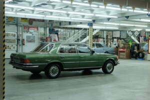 Image 12/50 de Mercedes-Benz 350 SE (1975)