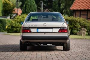 Immagine 16/73 di Mercedes-Benz 300 CE (1991)