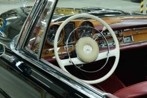 Image 24/50 of Mercedes-Benz 220 SE b (1963)