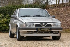 Image 26/50 of Alfa Romeo 75 2.0 Twin Spark (1988)