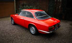 Image 3/20 of Alfa Romeo Giulia 1600 GT Junior (1976)
