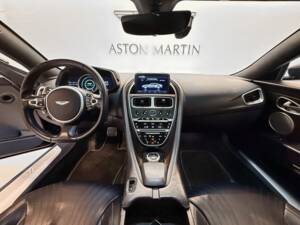 Afbeelding 26/26 van Aston Martin DB 11 V8 (2018)