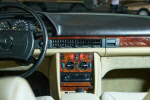 Bild 31/43 von Mercedes-Benz 380 SE (1984)