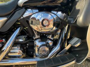 Immagine 2/39 di Harley-Davidson FLHTCU-SE Ultra Classic Electra Glide (2003)