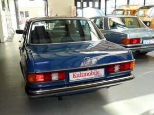 Bild 8/19 von Mercedes-Benz 240 D (1982)