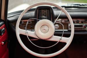 Image 27/42 of Mercedes-Benz 220 SE b (1965)