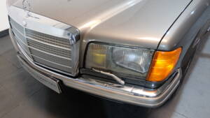 Immagine 8/31 di Mercedes-Benz 500 SEL (1987)