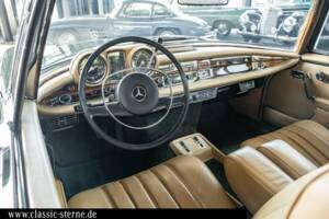 Bild 12/15 von Mercedes-Benz 280 SE 3,5 (1971)