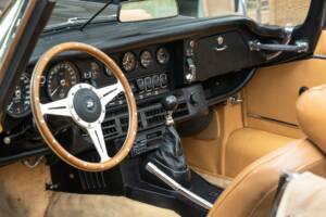 Image 3/50 de Jaguar Type E V12 (1973)