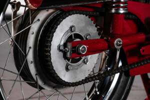 Image 8/34 of MV Agusta 250 Bicilindrica (1970)