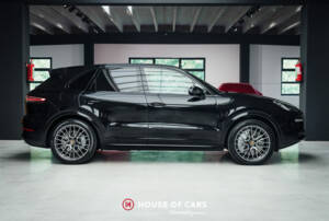 Immagine 5/24 di Porsche Cayenne Turbo (2018)