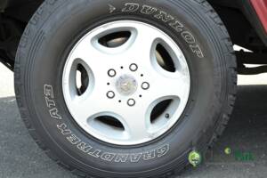 Image 38/49 de Mercedes-Benz 230 GE (SWB) (1993)