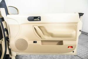 Bild 31/50 von Volkswagen New Beetle 1.6 (2003)