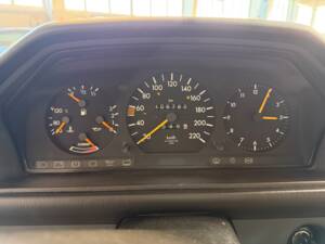 Afbeelding 18/36 van Mercedes-Benz 200 (1988)