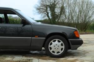 Obraz 14/49 pojazdu Mercedes-Benz 320 E (1993)