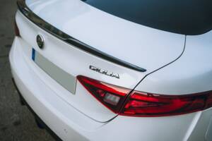 Bild 11/26 von Alfa Romeo Giulia Quadrifoglio (2017)