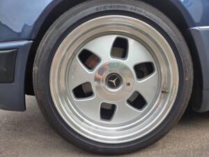 Afbeelding 35/54 van Mercedes-Benz 200 E (1992)
