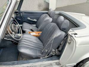 Image 18/36 of Mercedes-Benz 280 SL (1969)