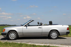 Image 32/39 of Mercedes-Benz 300 CE-24 (1992)