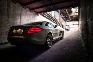Image 29/61 of Mercedes-Benz SLR McLaren (2004)