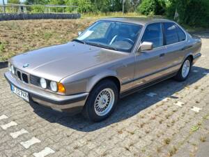 Bild 1/16 von BMW 525i (1988)