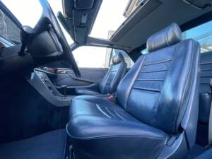 Image 16/24 of Mercedes-Benz 380 SEC (1983)