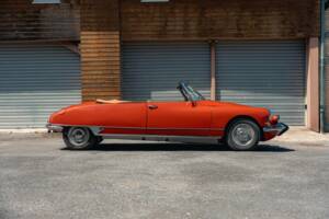 Image 4/56 of Citroën DS 21 Chapron (1967)