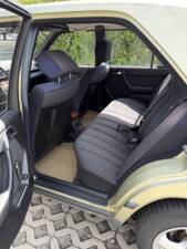 Bild 13/19 von Mercedes-Benz 200 D (1984)
