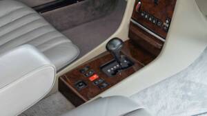 Image 20/29 of Mercedes-Benz 560 SL (1987)
