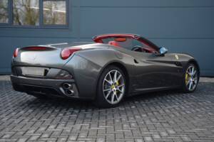 Image 5/50 of Ferrari California (2009)