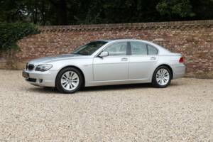 Immagine 19/50 di BMW 750i (2007)
