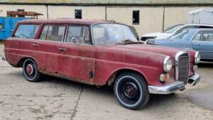 Image 1/31 of Mercedes-Benz 230 S Universal (1966)