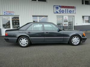 Image 7/21 of Mercedes-Benz 500 E (1992)