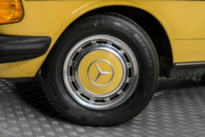 Image 4/50 of Mercedes-Benz 240 TD (1982)