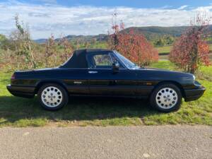 Bild 19/22 von Alfa Romeo 2.0 Spider (1993)
