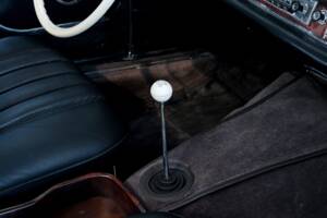 Image 48/49 of Mercedes-Benz 220 SE b (1962)