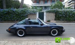 Image 6/23 de Porsche 911 Carrera 3.2 (1988)