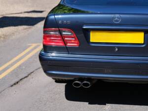 Immagine 31/50 di Mercedes-Benz E 55 AMG (1999)