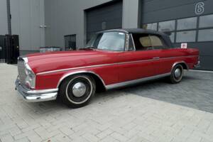 Afbeelding 3/28 van Mercedes-Benz 300 SE (1963)