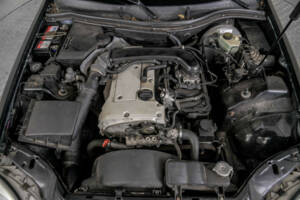 Image 32/45 of Mercedes-Benz SLK 200 (1999)