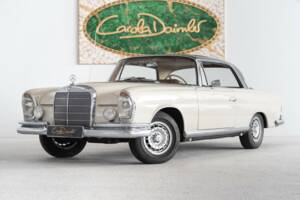 Bild 2/44 von Mercedes-Benz 220 SE b (1964)