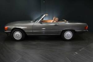 Image 3/50 de Mercedes-Benz 420 SL (1987)