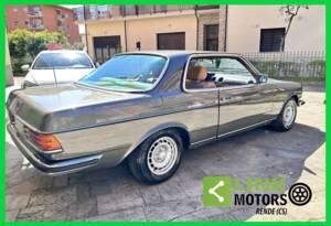 Bild 7/10 von Mercedes-Benz 230 CE (1984)