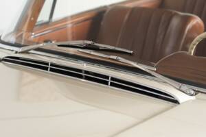 Bild 17/44 von Mercedes-Benz 220 SE b (1964)