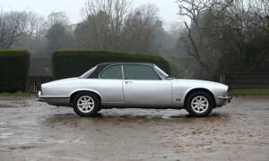 Image 2/26 of Jaguar XJ 6 C 4.2 (1976)