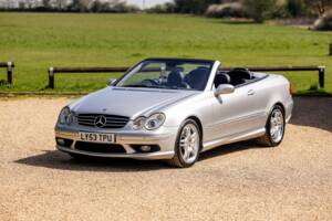 Image 18/50 of Mercedes-Benz CLK 55 AMG (2003)