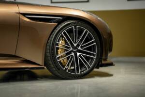 Bild 42/51 von Aston Martin DB12 Volante (2024)
