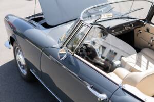 Image 26/31 of Alfa Romeo 2600 Spider (1963)