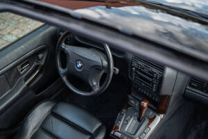 Immagine 28/44 di BMW 328i Touring (1997)